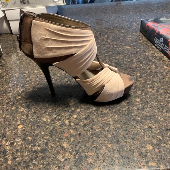 Shoes - Picture 3 of 15